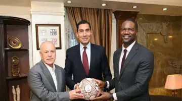 بحضور «أبو ريدة».. وزير الرياضة يلتقي الأمين العام للاتحاد الأفريقي «كاف»